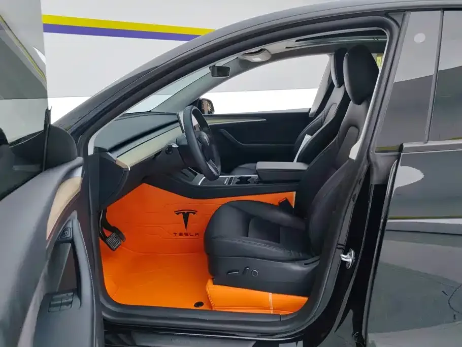 Tesla Model Y — фото 9
