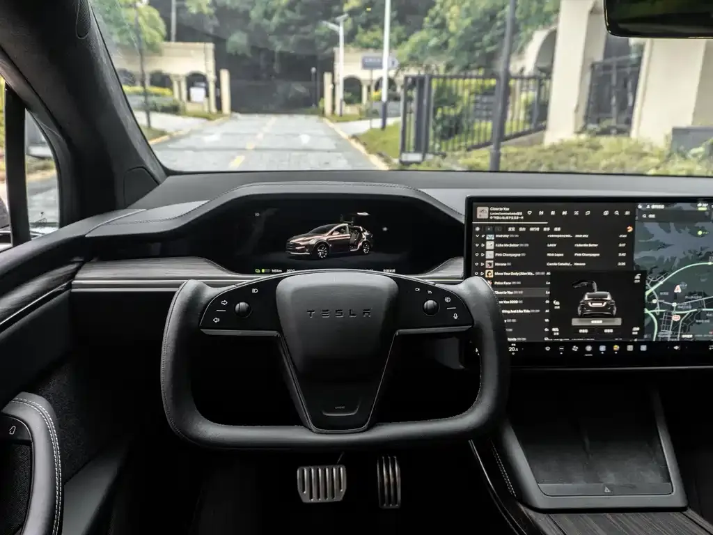 Tesla Model X — фото 7