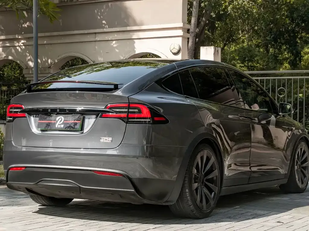 Tesla Model X — фото 4
