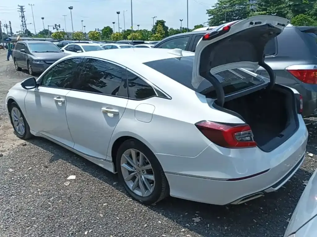 Honda Accord — фото 9