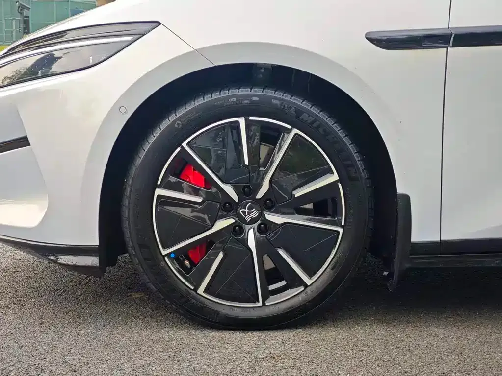 BYD Han L — фото 8