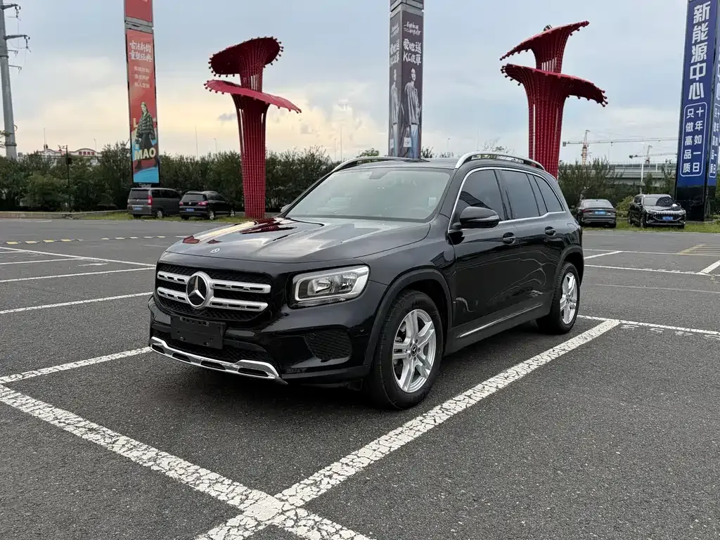 Mercedes-Benz GLB — фото 1
