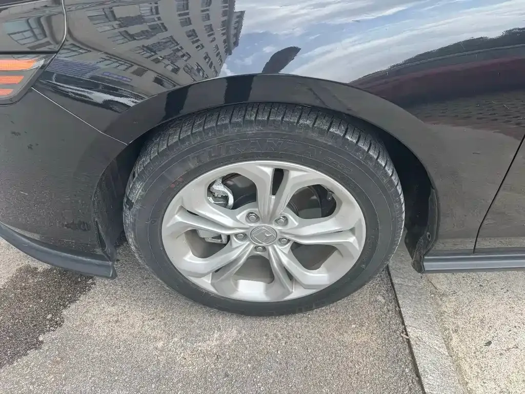 Honda Accord — фото 9
