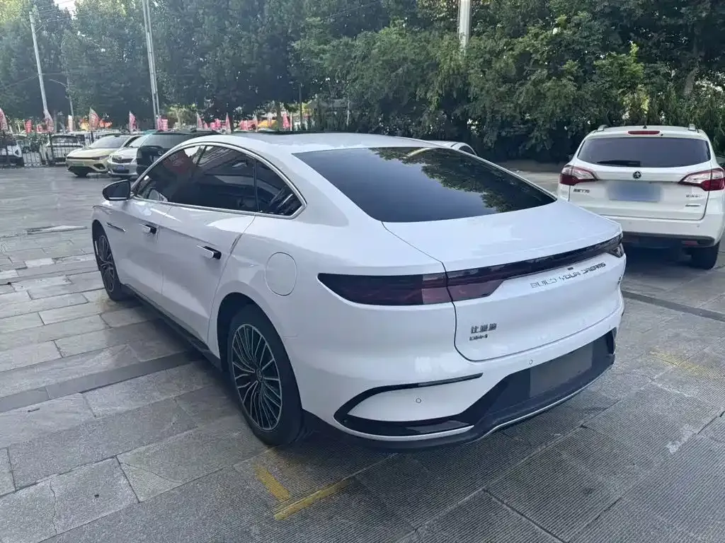 BYD Han — фото 10