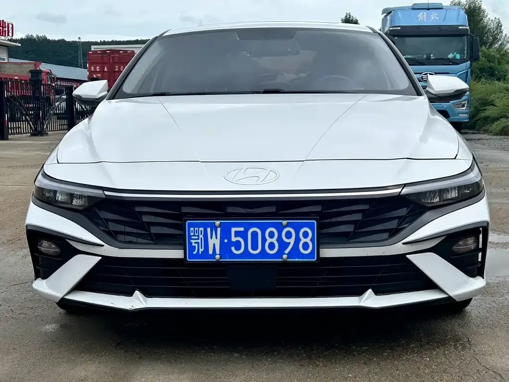 Hyundai Elantra — фото 5