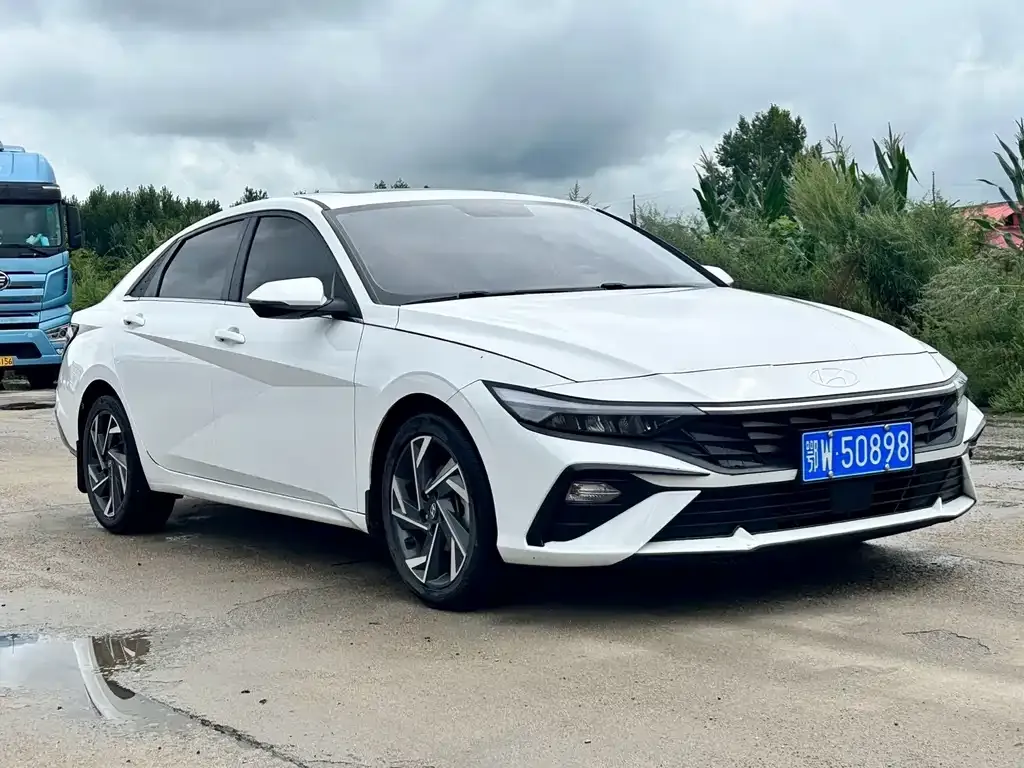 Hyundai Elantra — фото 2