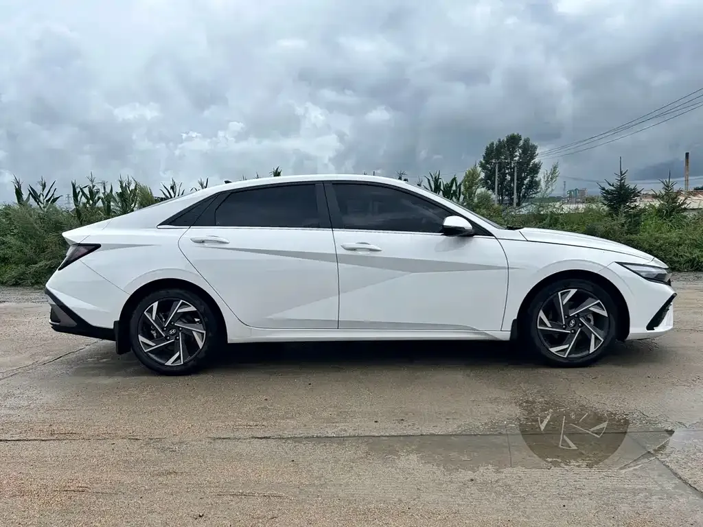 Hyundai Elantra — фото 7
