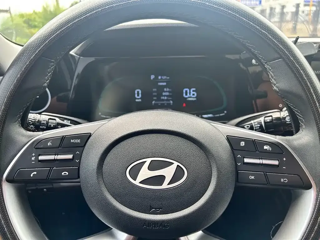 Hyundai Elantra — фото 9