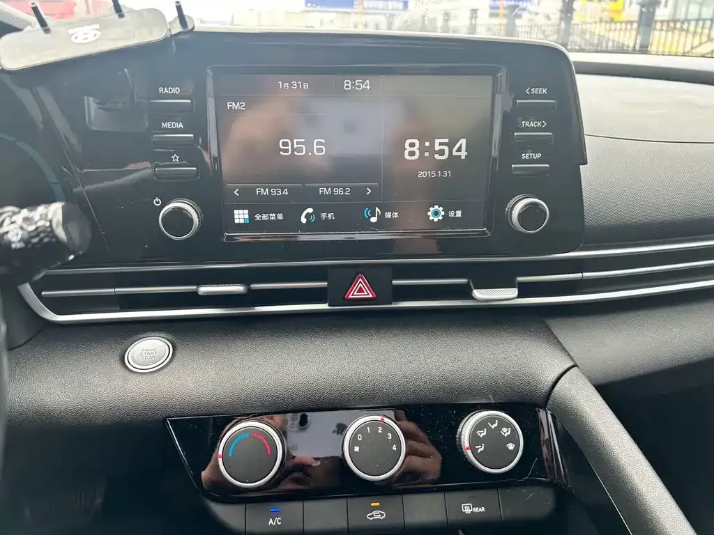 Hyundai Elantra — фото 4