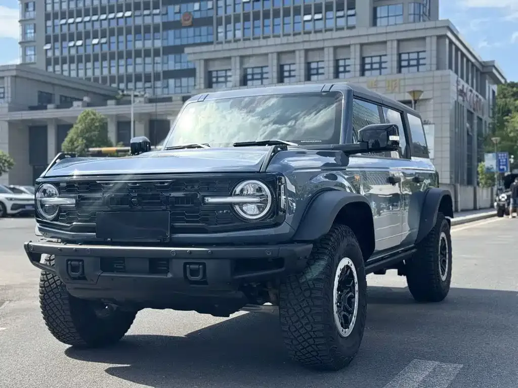Ford Bronco — фото 1