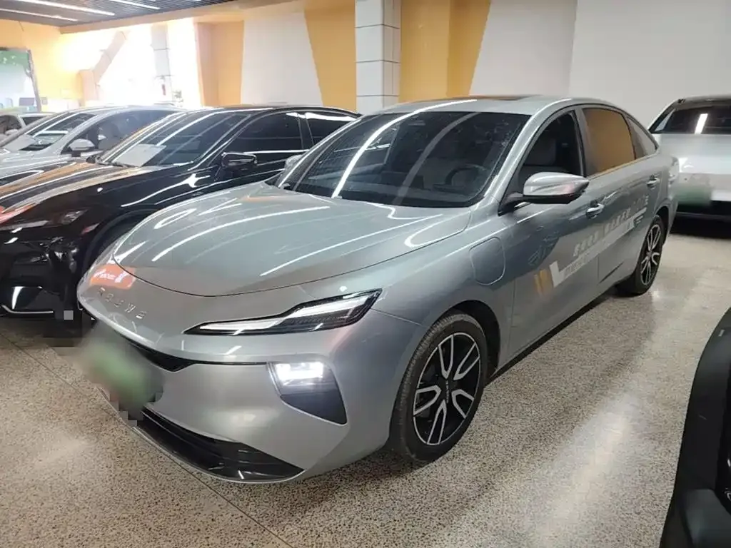 Roewe D6 — фото 1