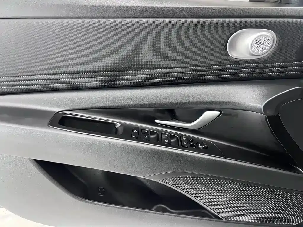 Hyundai Elantra — фото 5