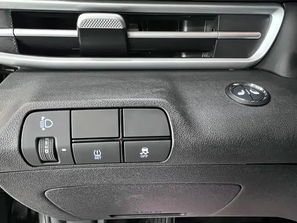 Hyundai Elantra — фото 7