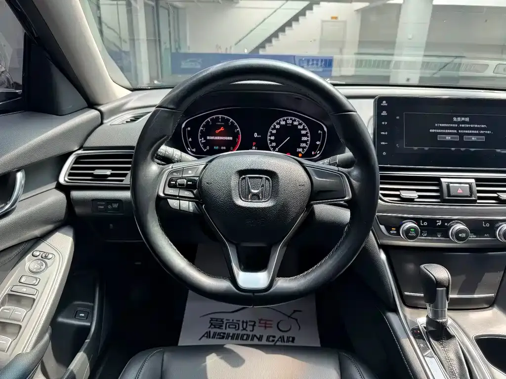 Honda Accord — фото 10