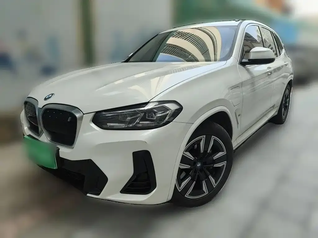 BMW iX3 — фото 1