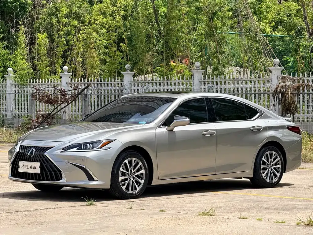 Lexus ES — фото 8