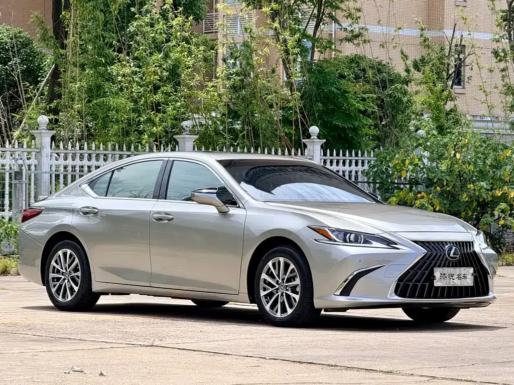 Lexus ES — фото 10