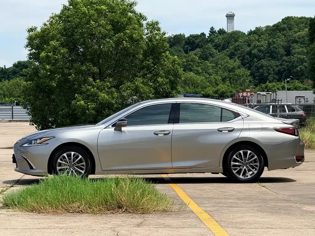 Lexus ES — фото 7