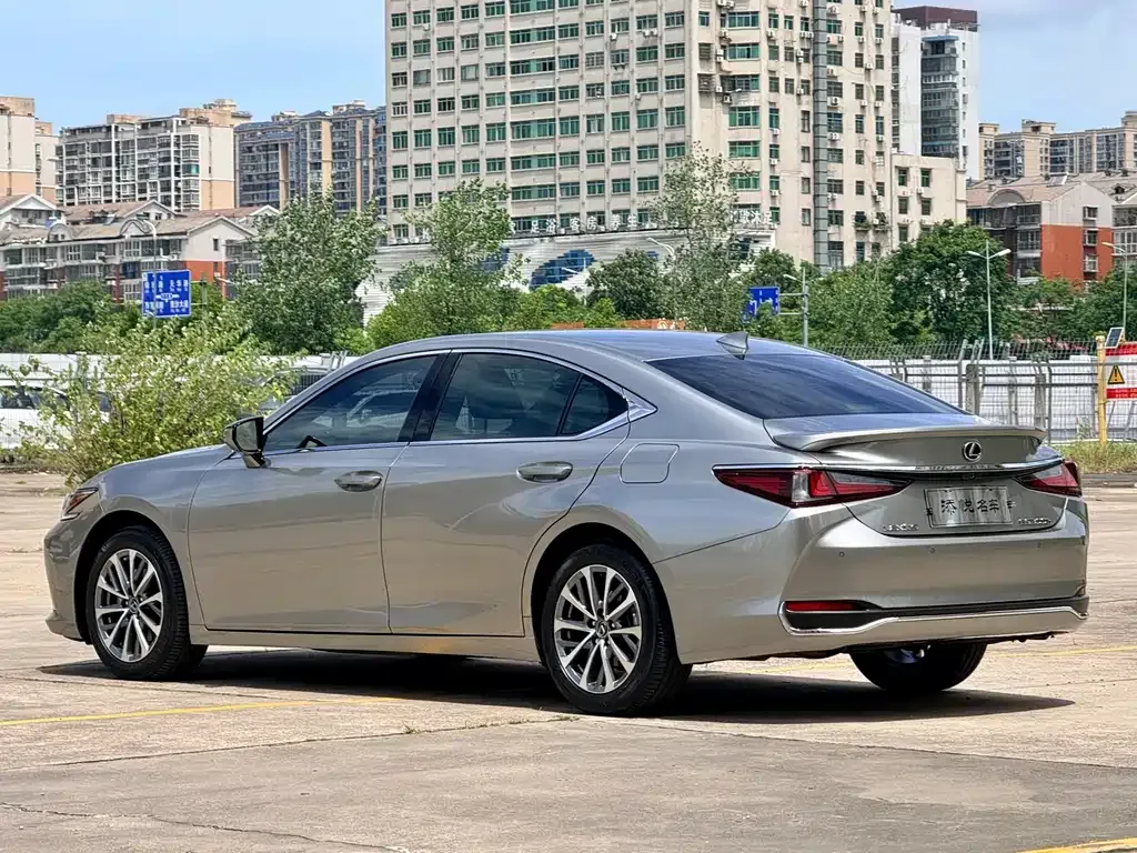 Lexus ES — фото 9