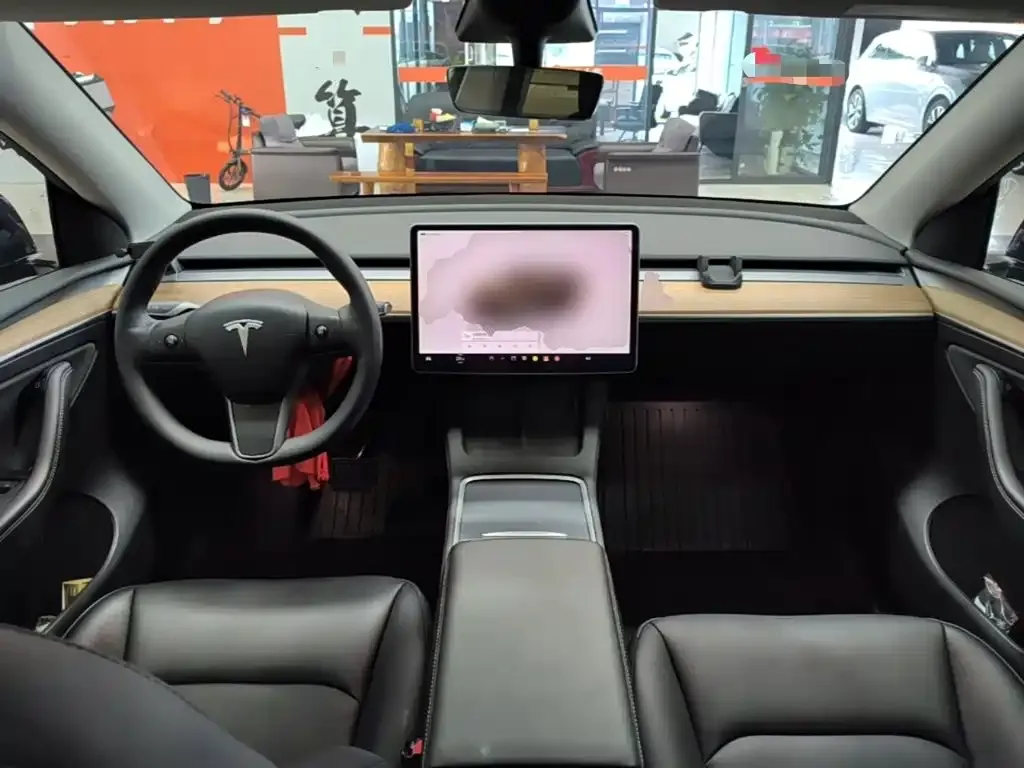 Tesla Model Y — фото 2