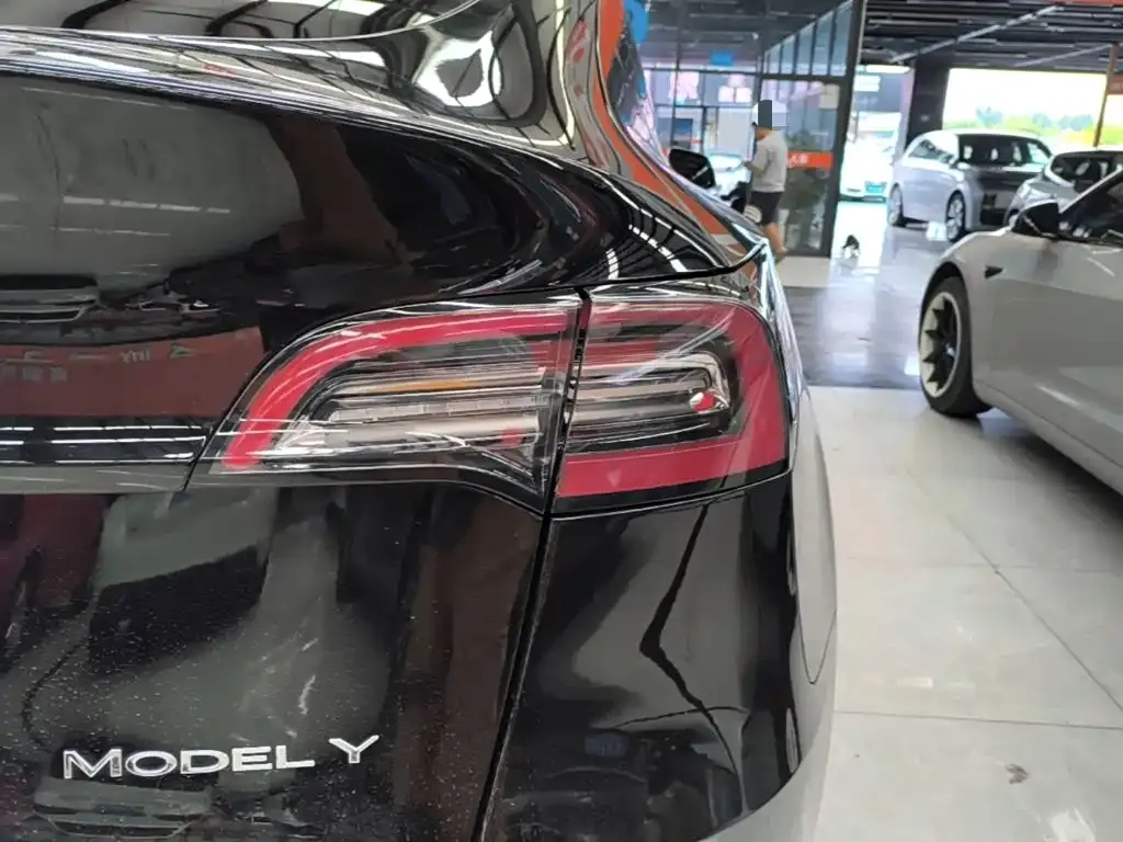 Tesla Model Y — фото 6