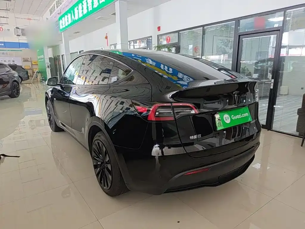 Tesla Model Y — фото 6