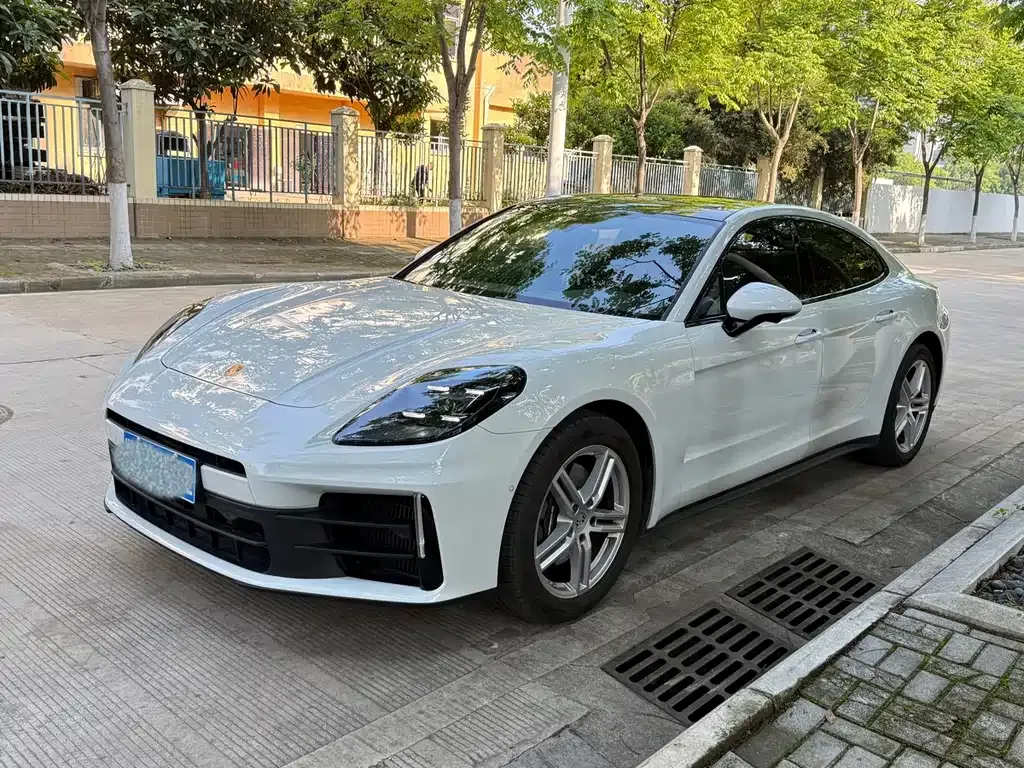 Porsche Panamera — фото 1