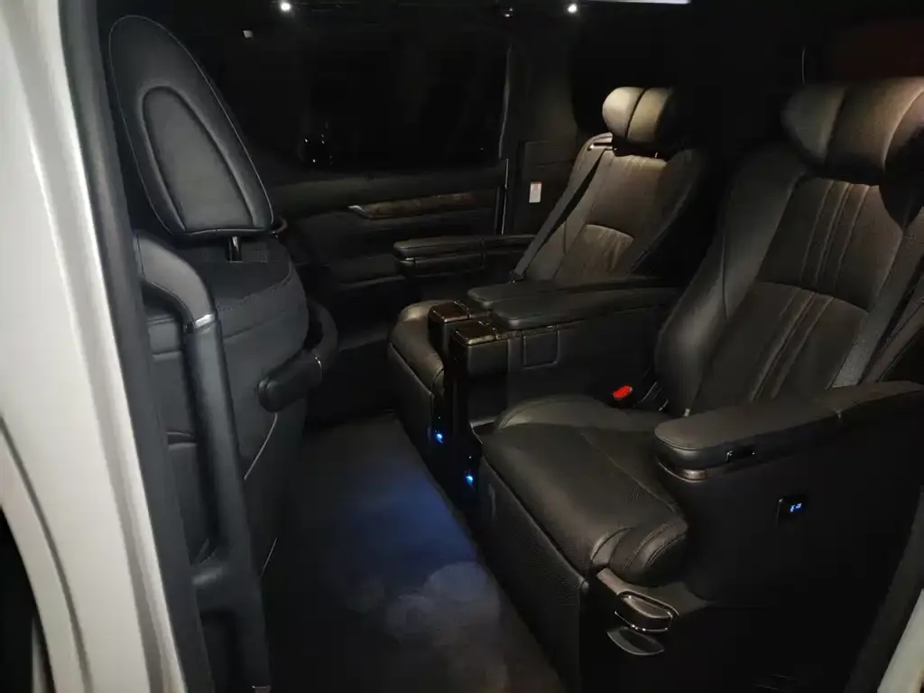 Toyota Alphard — фото 4