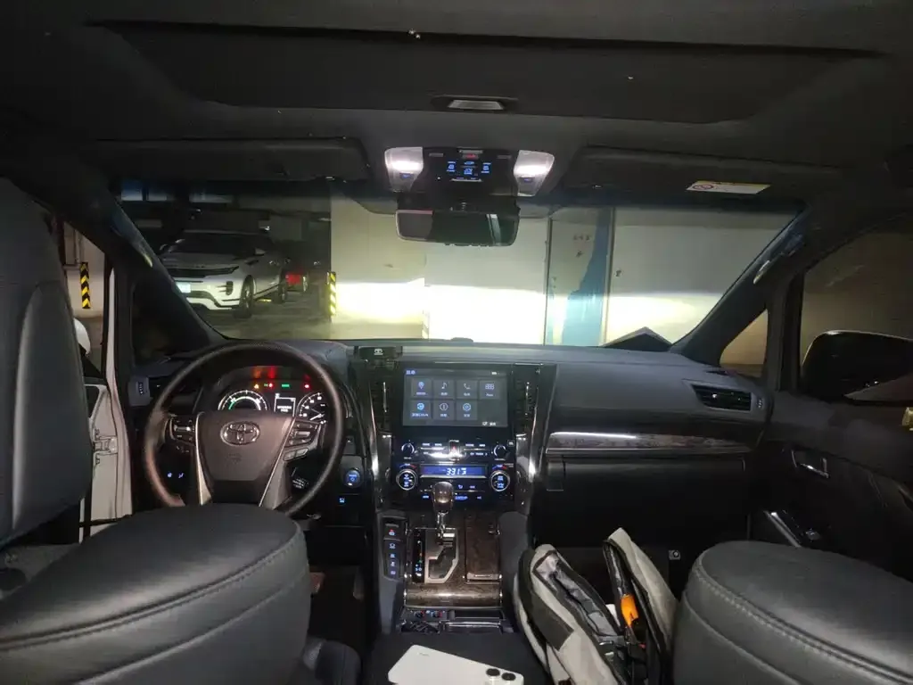 Toyota Alphard — фото 3