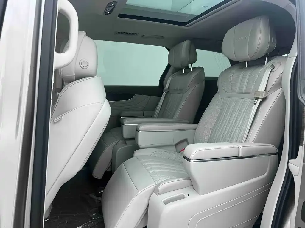 Roewe iMAX8 — фото 7