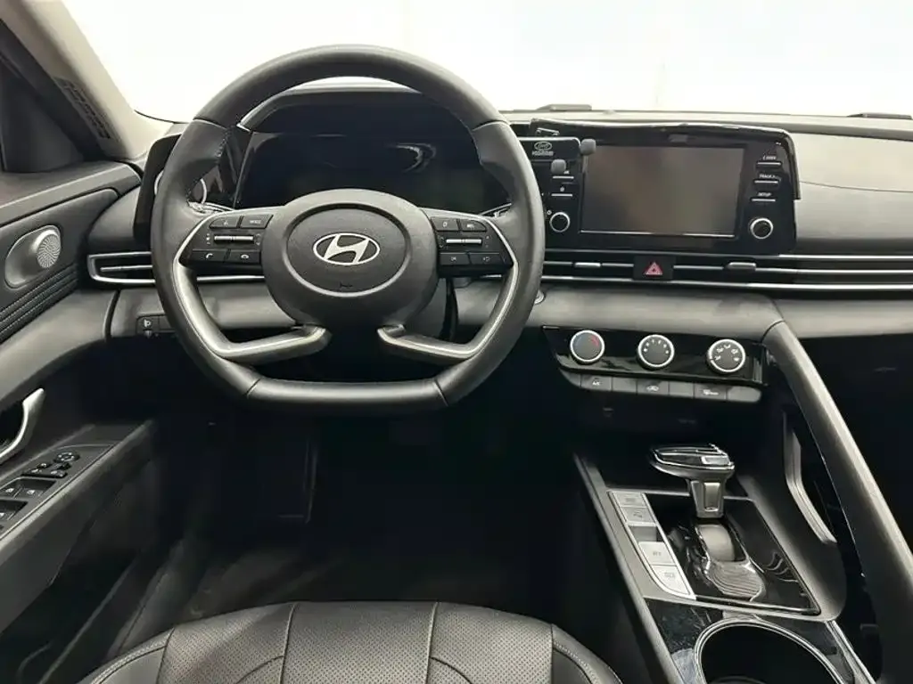 Hyundai Elantra — фото 9