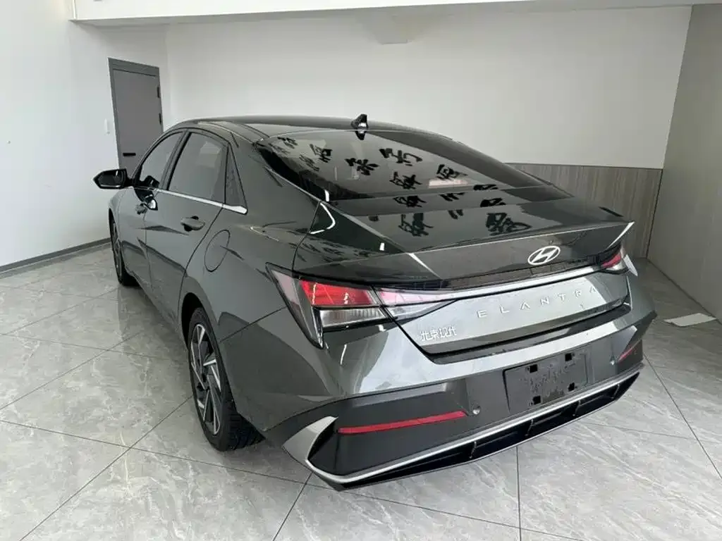 Hyundai Elantra — фото 6