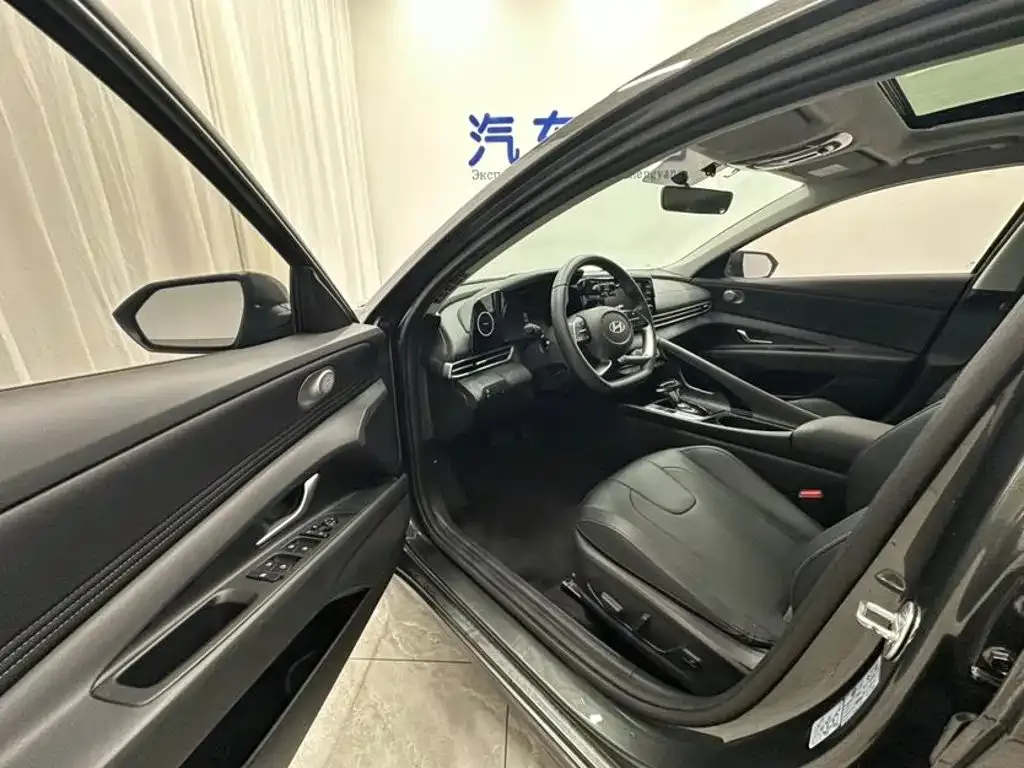 Hyundai Elantra — фото 8