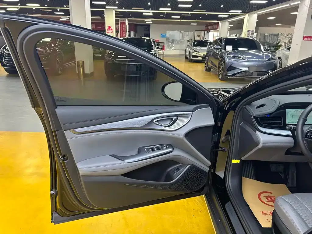 BYD Seal — фото 10