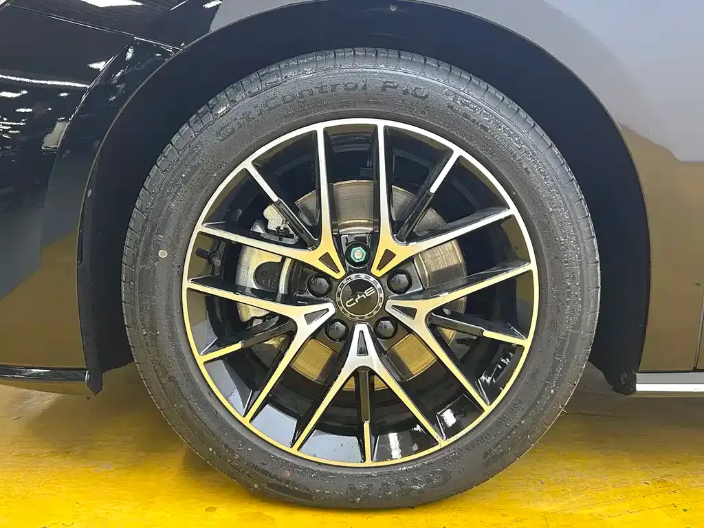 BYD Seal — фото 5