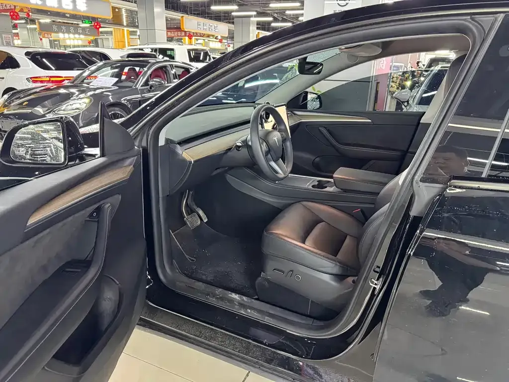 Tesla Model Y — фото 3