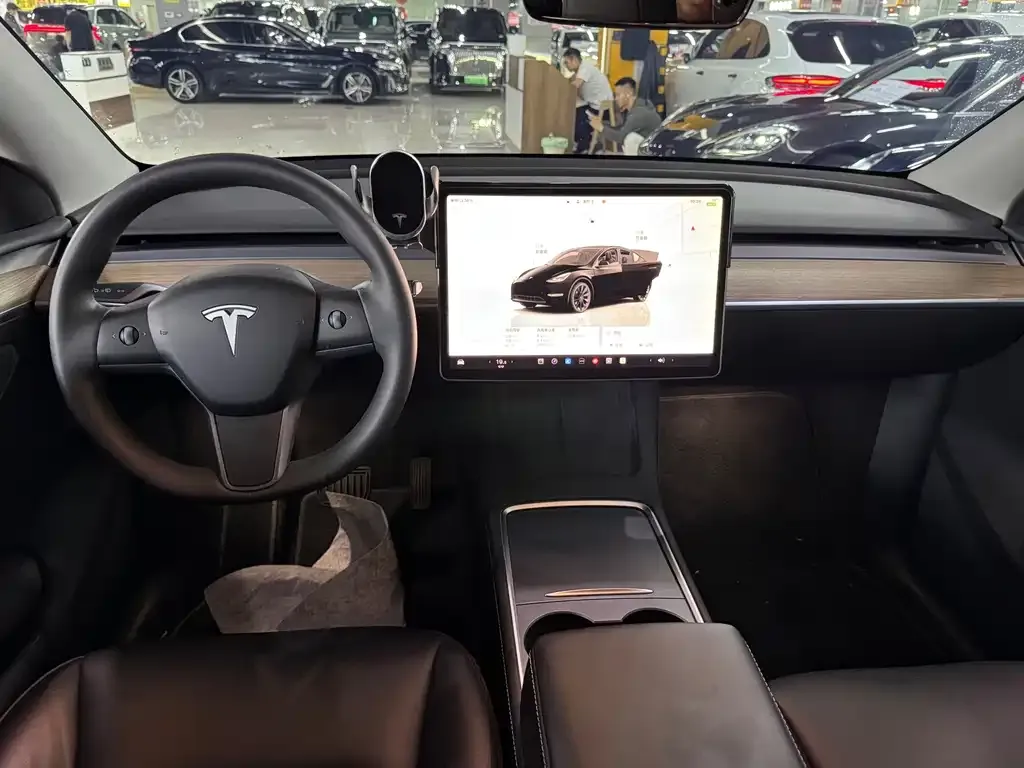Tesla Model Y — фото 7