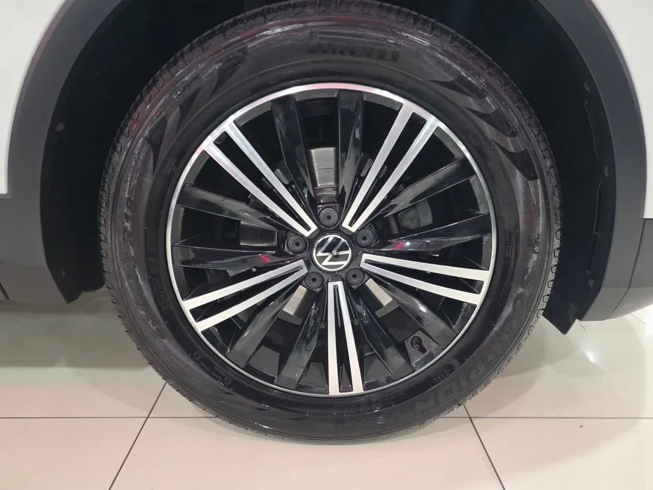 Volkswagen Tiguan — фото 10