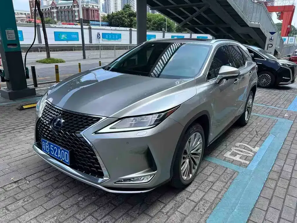 Lexus RX — фото 1