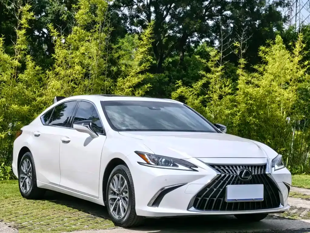 Lexus ES — фото 10