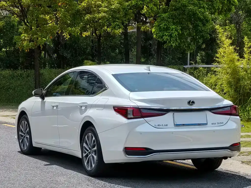 Lexus ES — фото 5