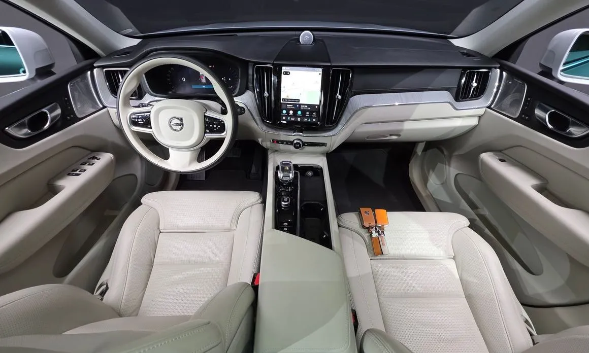 Volvo XC60 — фото 4