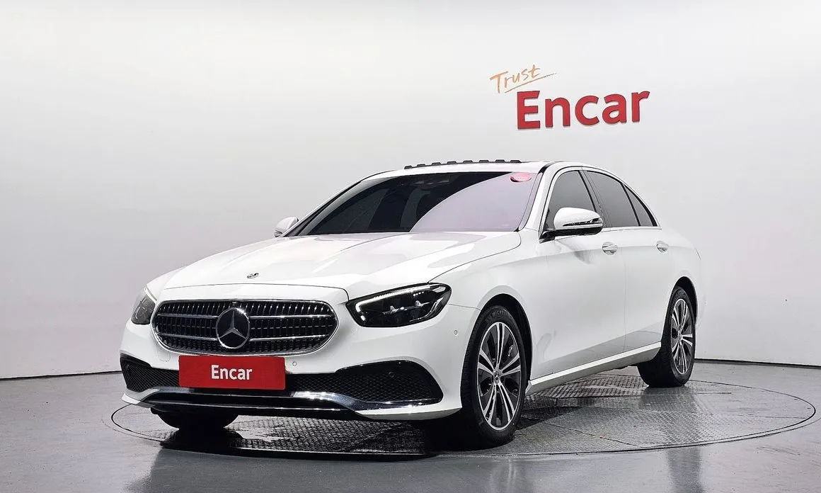 Mercedes-Benz E-Class — фото 1