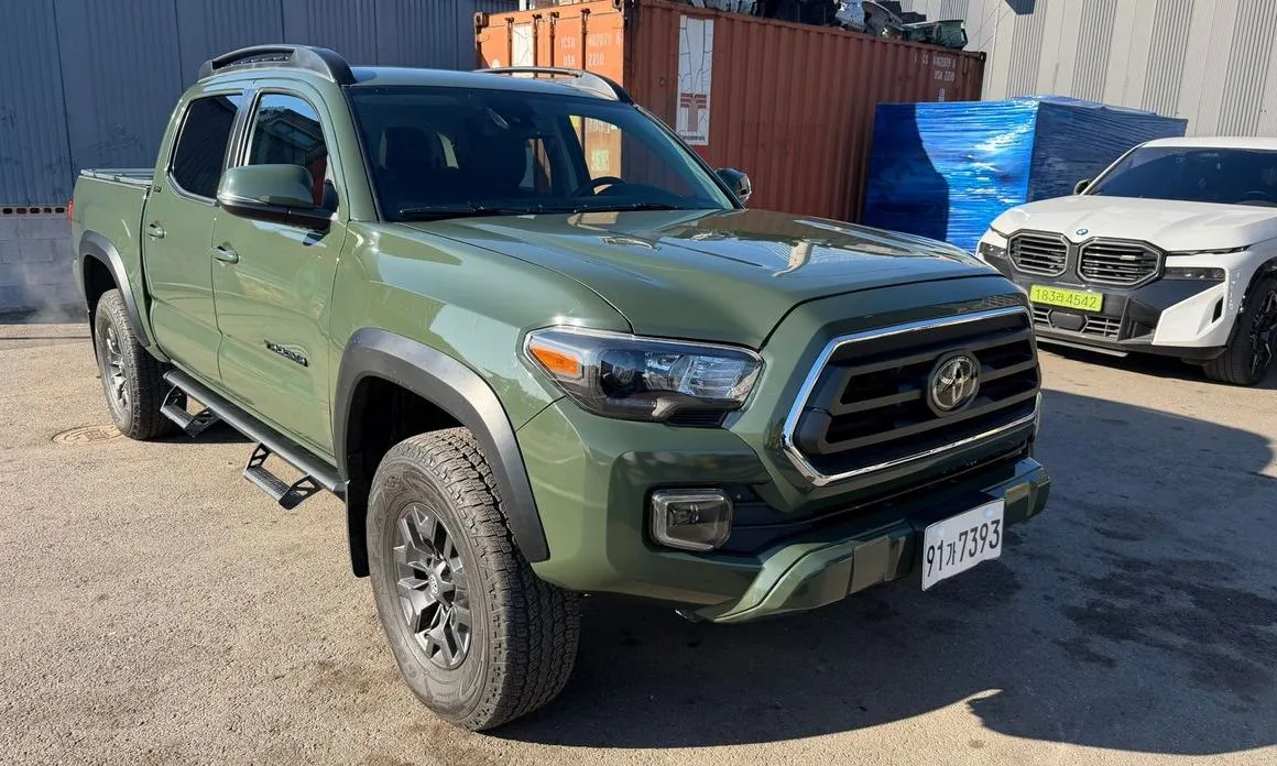 Toyota Tacoma — фото 1