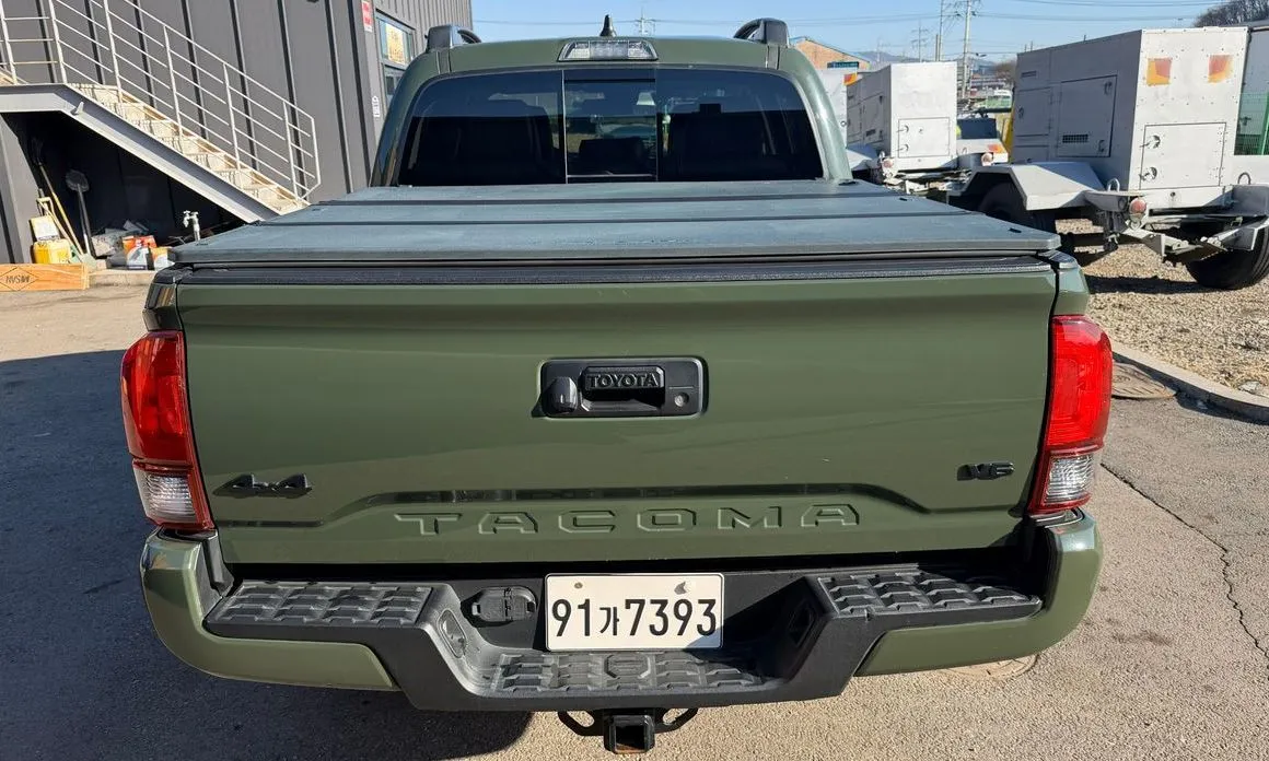 Toyota Tacoma — фото 5