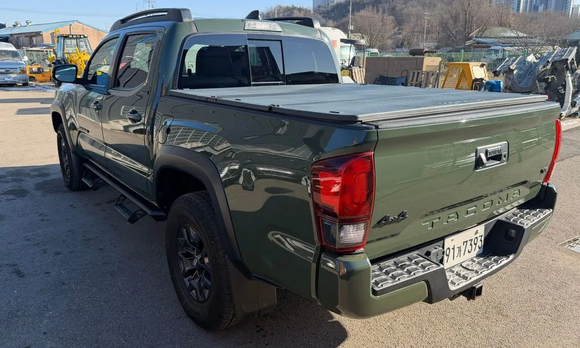 Toyota Tacoma — фото 6