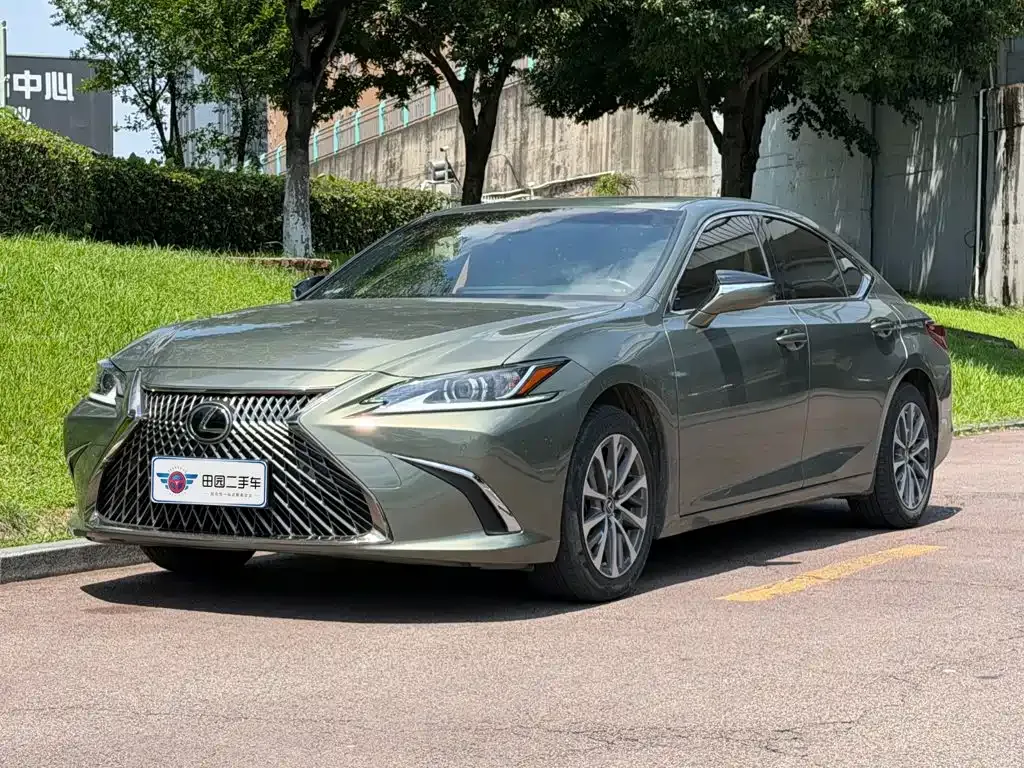 Lexus ES — фото 1