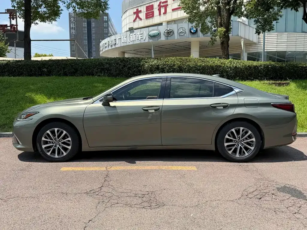 Lexus ES — фото 9