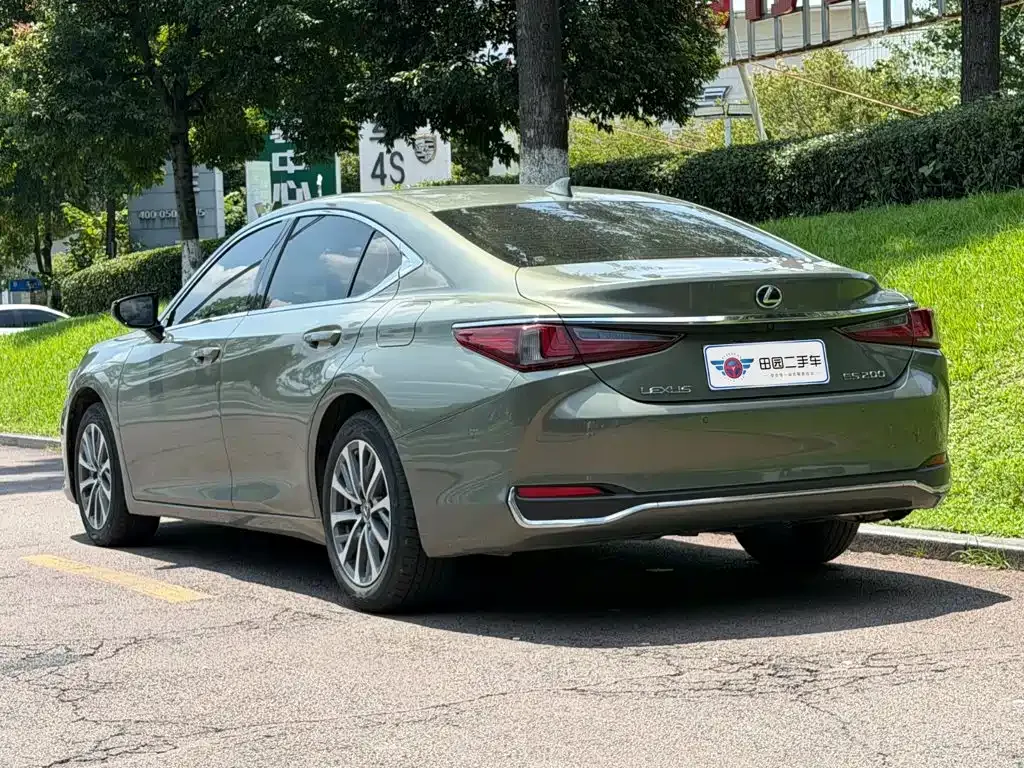 Lexus ES — фото 10