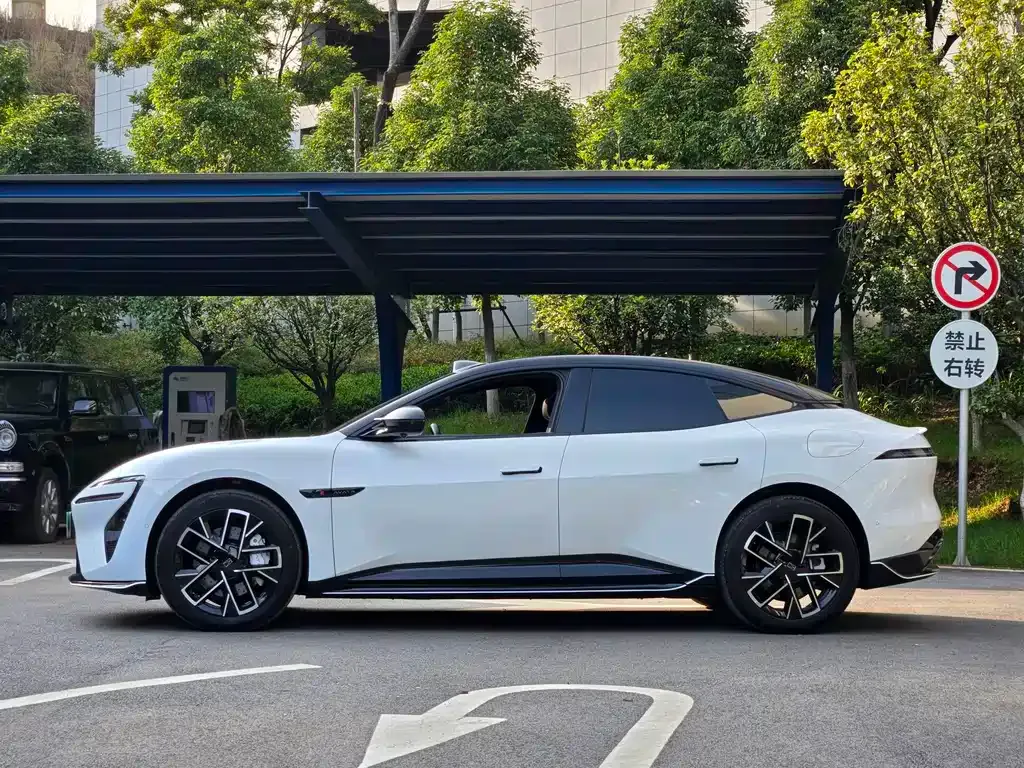 Avatr 06 — фото 10